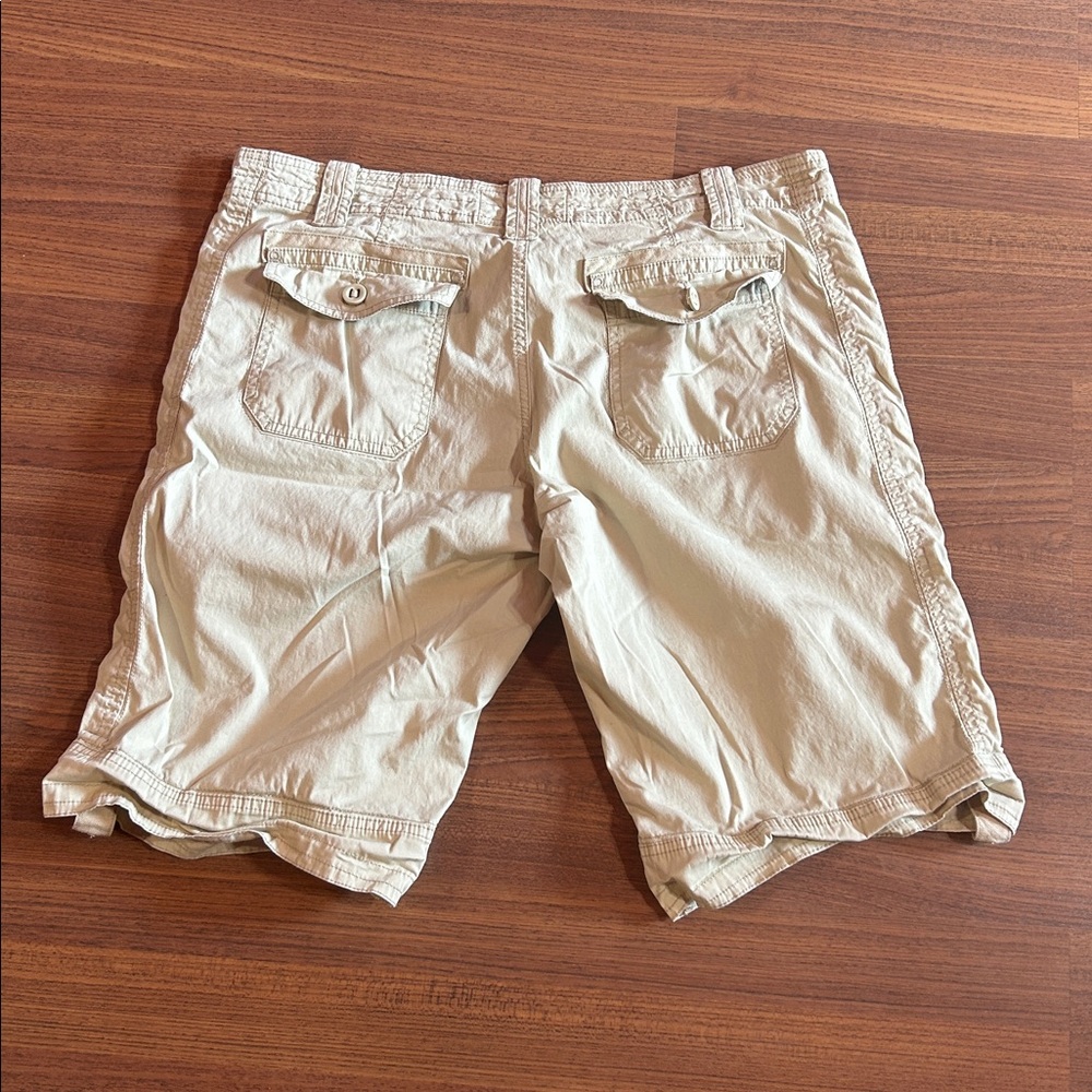 Aventura Beige Shorts - Picture 2 of 3